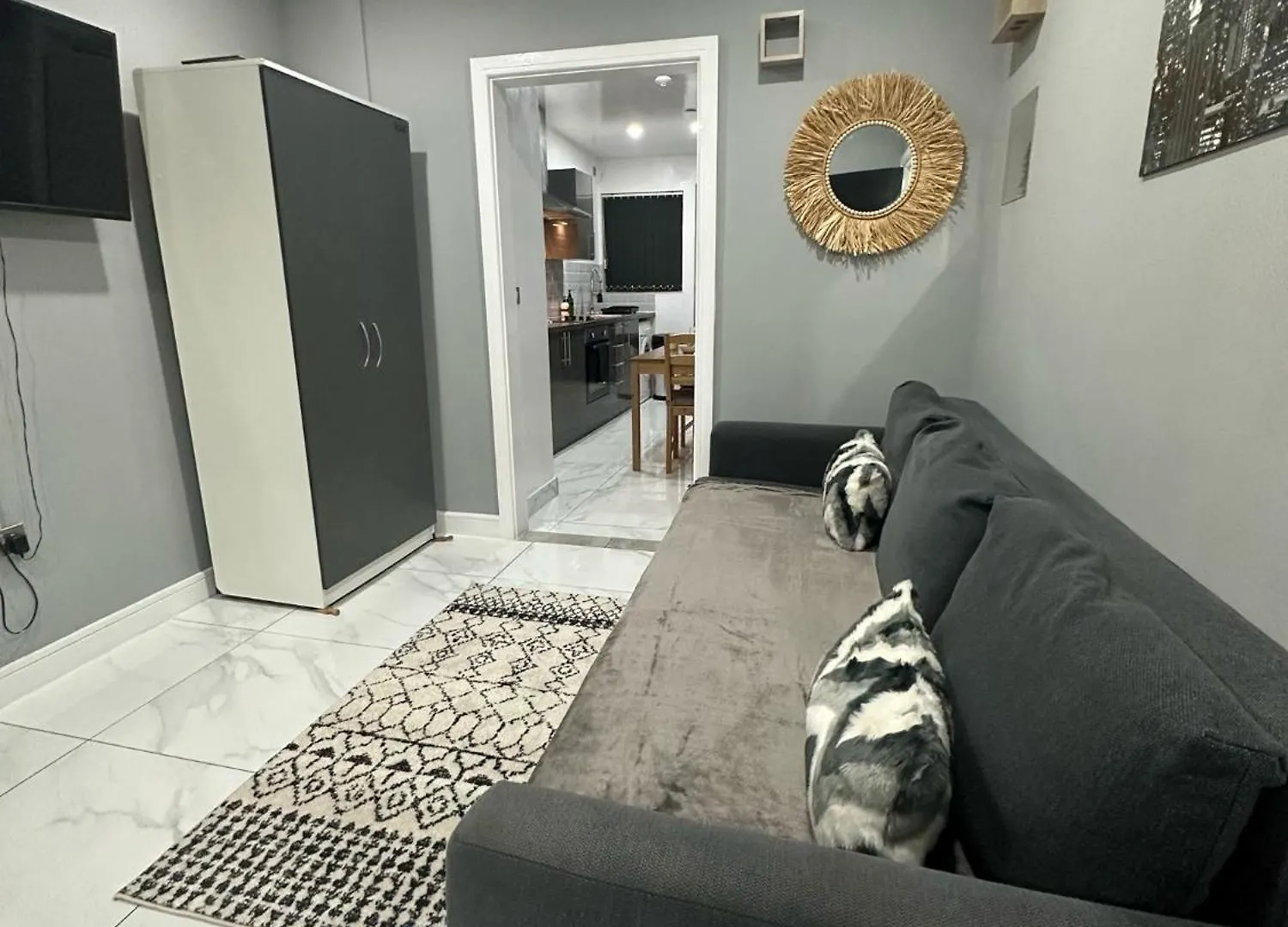 2 Bedroom Flat In Cardiff Wales
